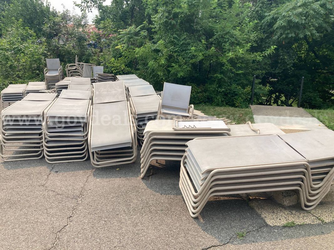 Lot of approximately 100 pool chairs and recliners