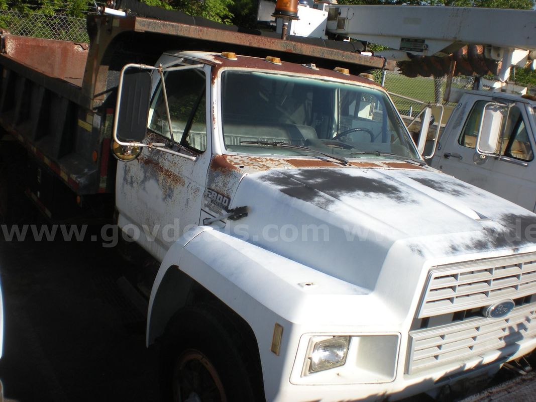 1990 Ford F800F Dump Truck