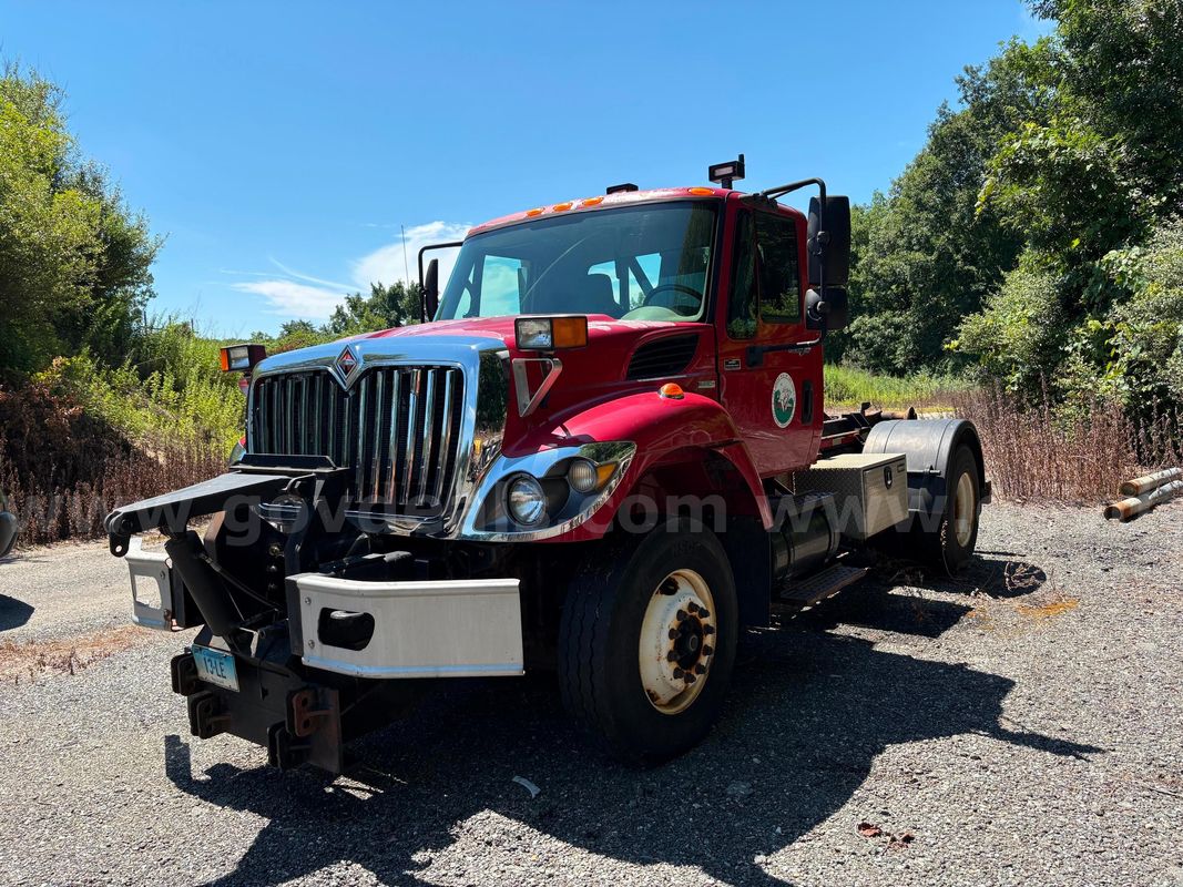 2010 International 7400 Hook Truck