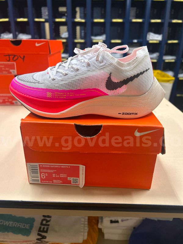 Nike Tennis Shoes