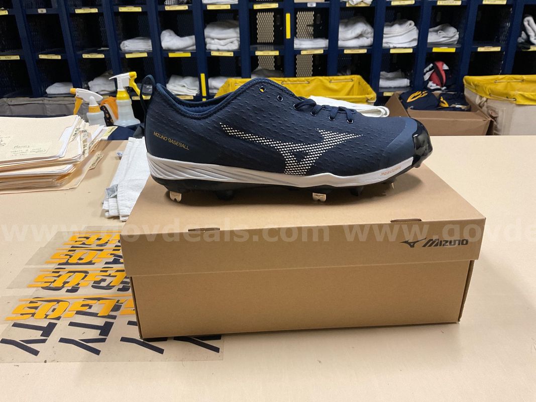 Navy Mizuno Dominant 4