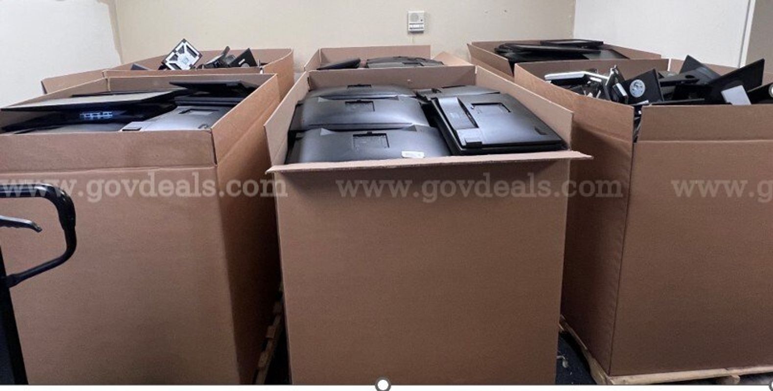 1 Lot of 1,239 IT Assets - Computers and Monitors