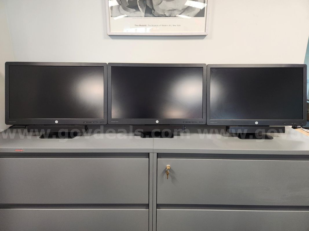 LL81: Computer Monitors QTY: 3