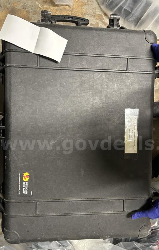Protective rolling carry on case