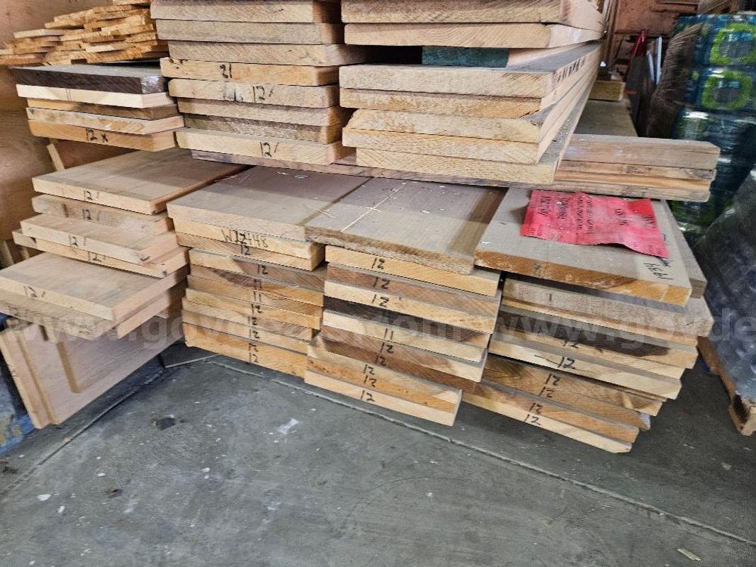 OAKWOOD-MIXED LENGTHS & MIXED THICKNESS. SOLD AS IS. APPROX 75-95 PIECES.