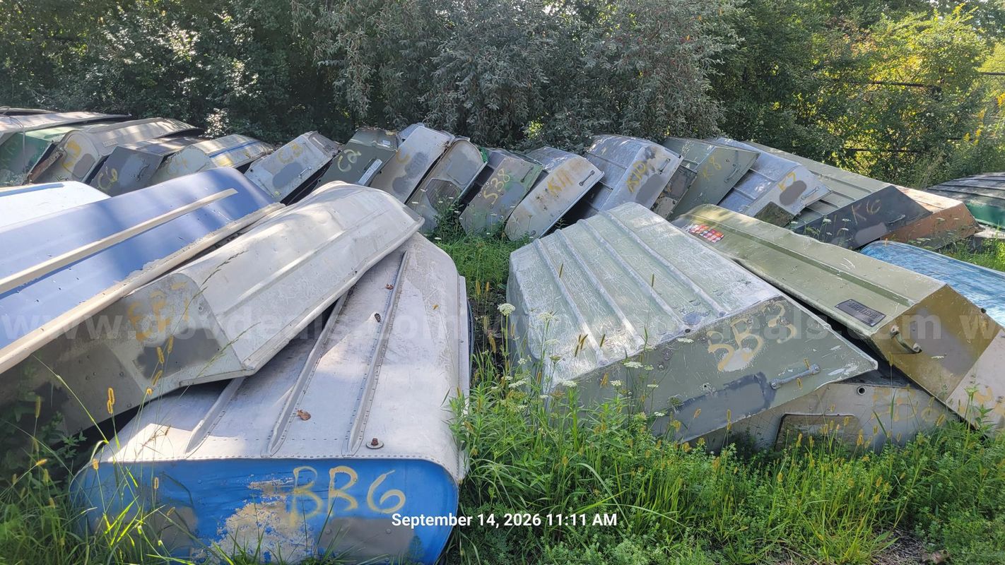 Bulk boat lot consisting of a total of 150 boats (2 kayaks and 148 row boats)