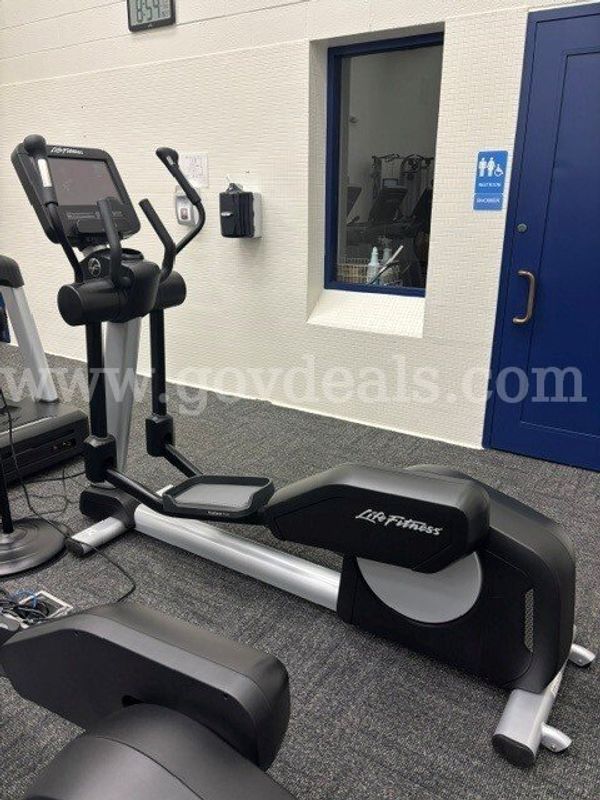 1 Life Fitness Integrity Elliptical Cross-Trainer