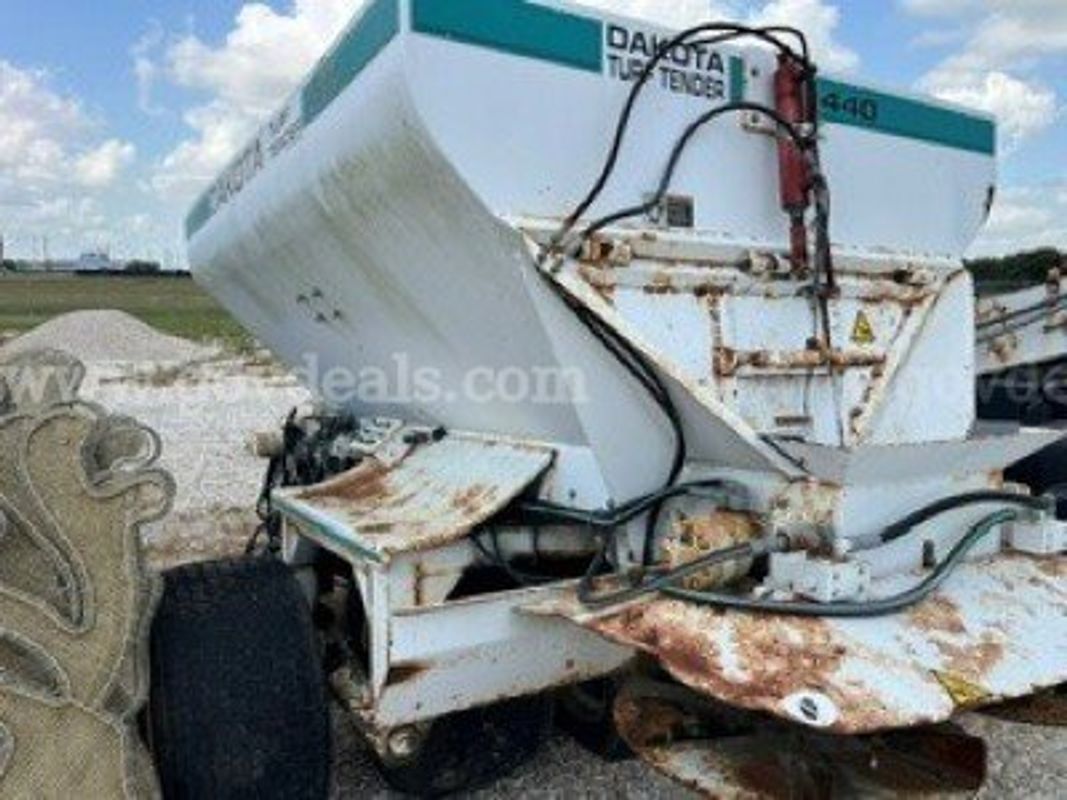 DAKOTA TURF TENDER 440
