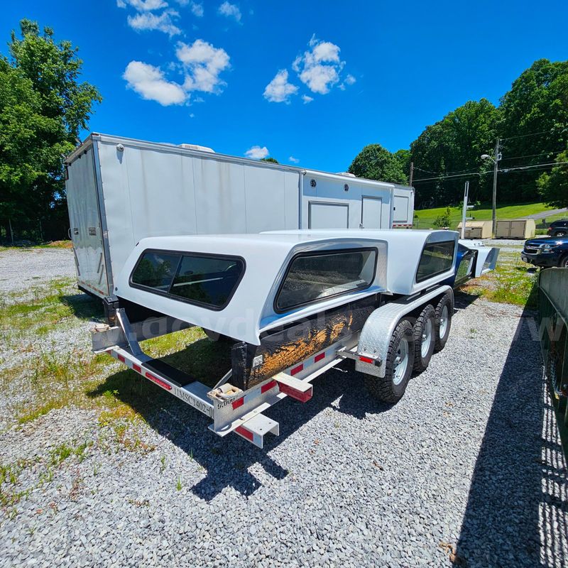 Truck bed cap for pickup truck