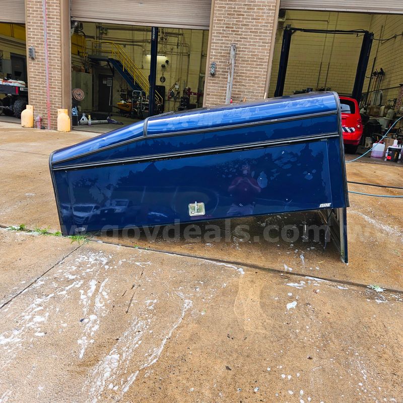 Truck bed cap for pickup truck