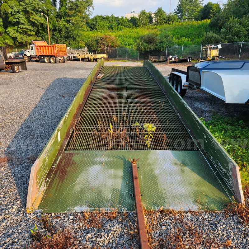 Portable aluminum yard ramp with steel grating