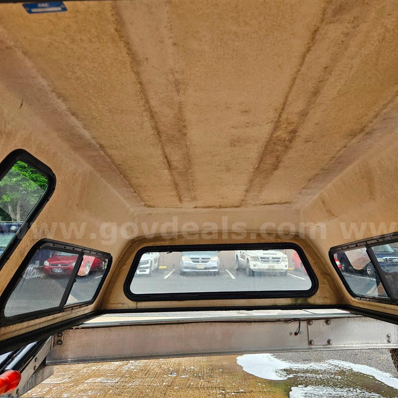 Truck bed cap for pickup truck