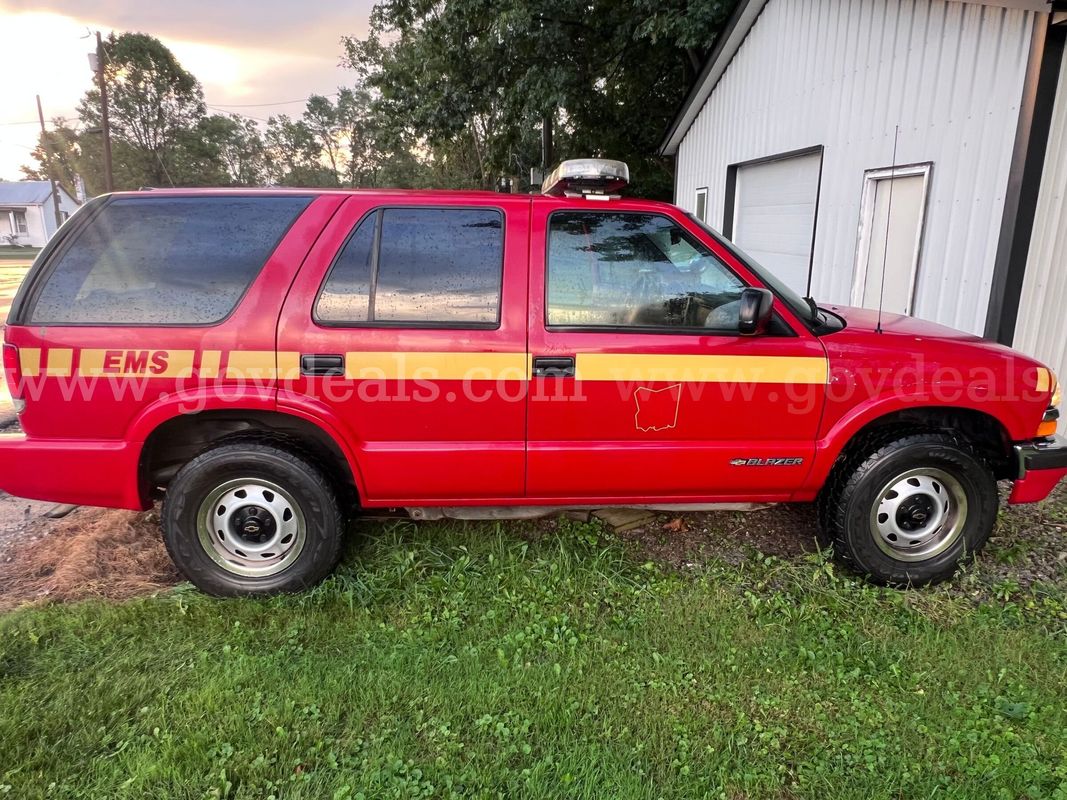 1999 Chevrolet Blazer LS 4-Door 4WD