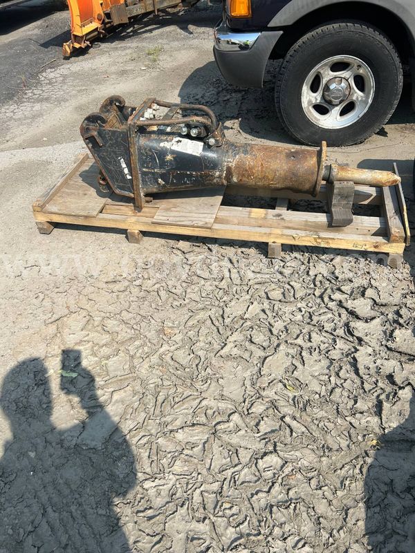 Bobcat Hydraulic hammer with Nail point