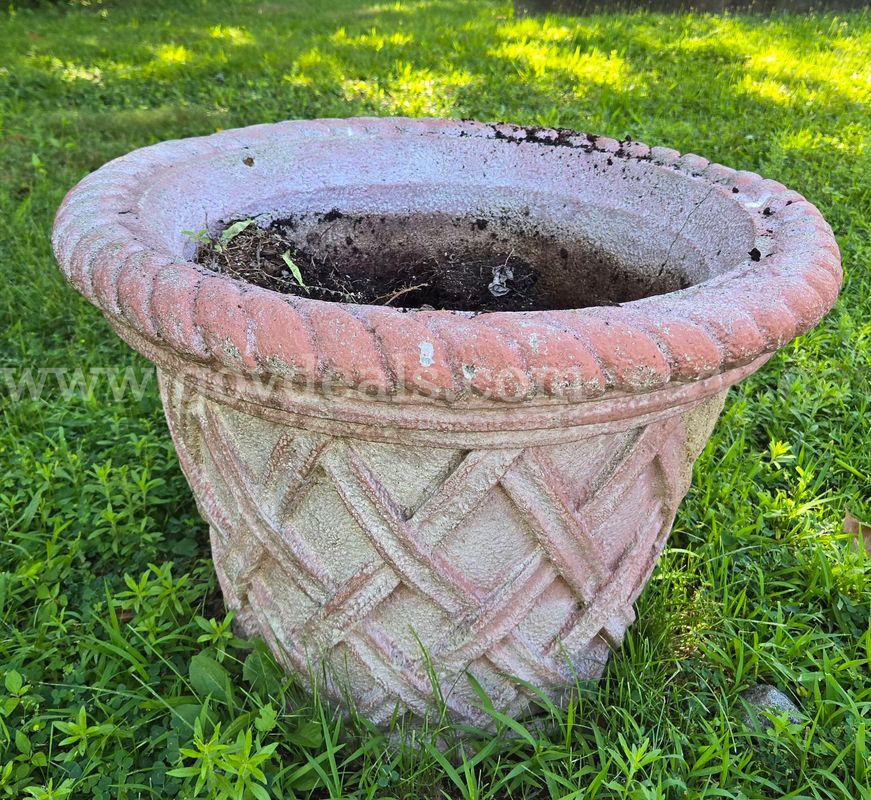 LOT of 6 Planters - Concrete