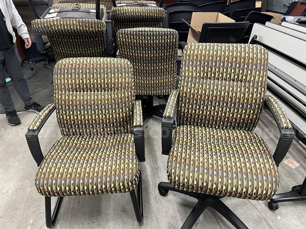 Lot of office rolling chairs/stationary; total qty: 17