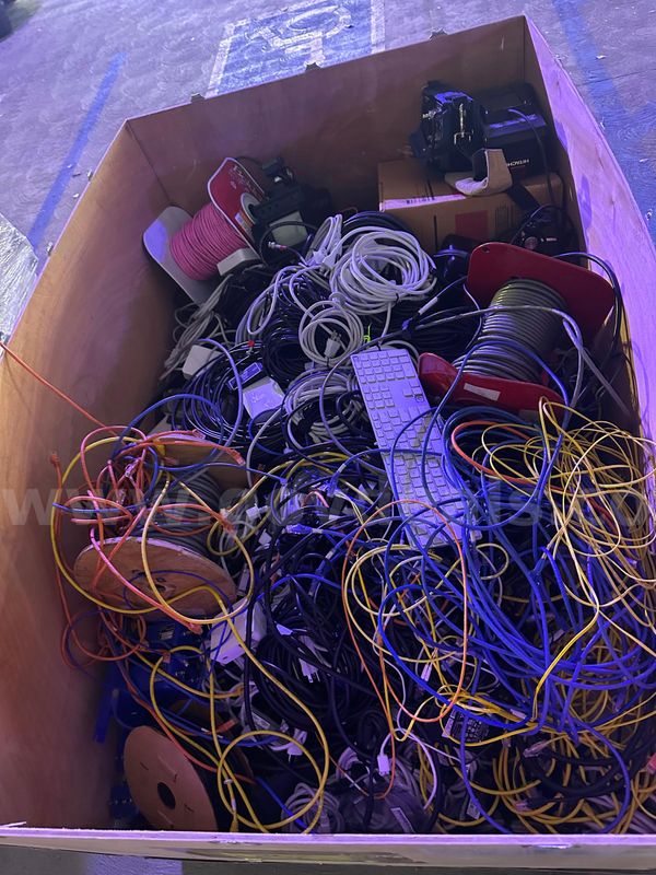 Pallet of misc. electronics/wires; QTY: 1