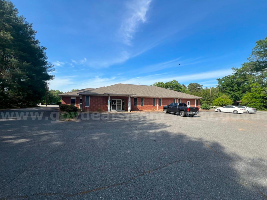 320 E. Lee Avenue, Yadkinville, NC 27055