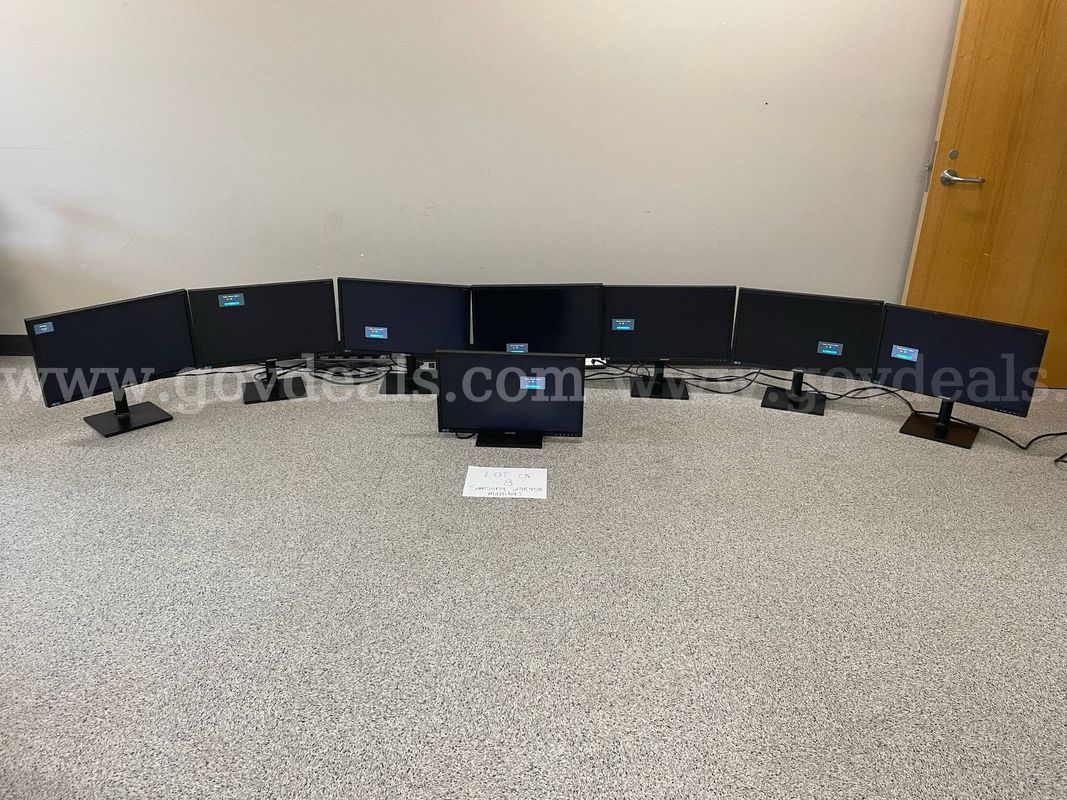 Lot of 8 Samsung Monitors