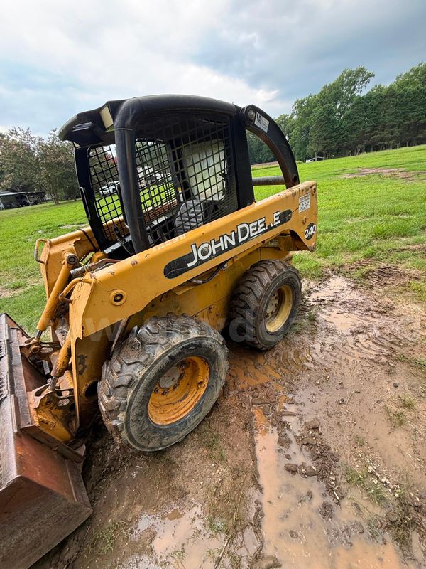 John Deere 240 Skid Steer