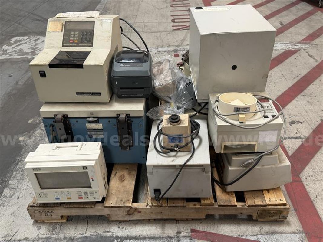 LOT OF MISCELLANEOUS EQUIPMENT