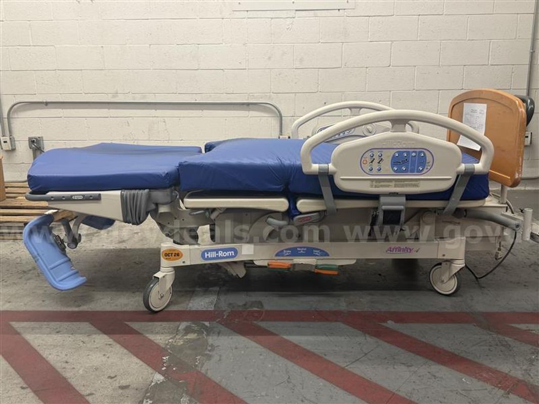 HILL-ROM P3700 AFFINITY 4 BIRTHING BED, SN#J205AA9400