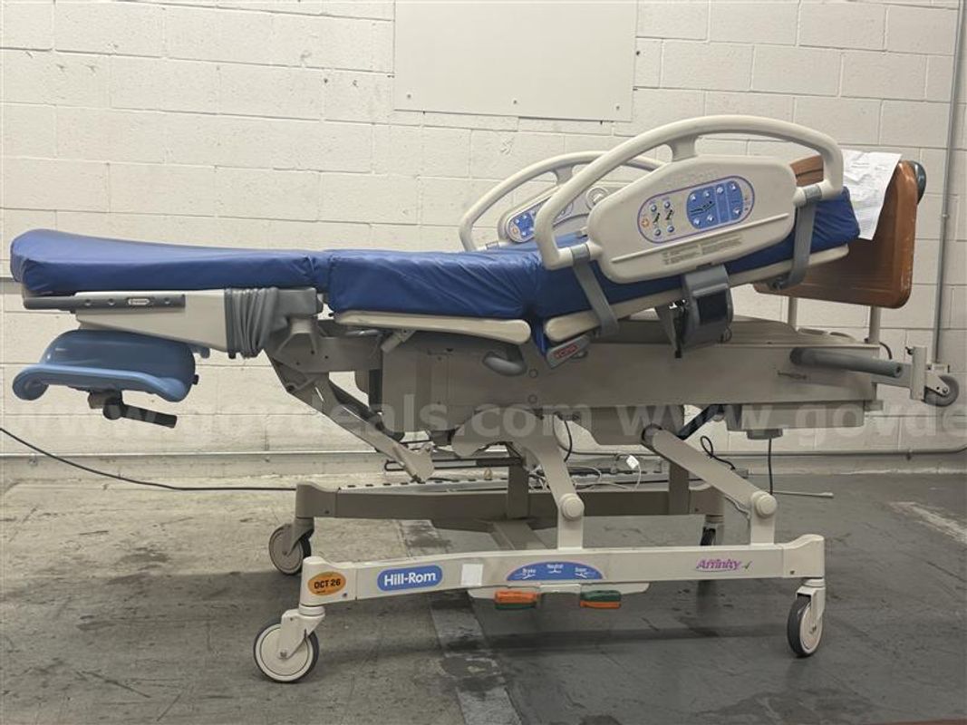 HILL-ROM P3700 AFFINITY 4 BIRTHING BED, SN#J206AA9413