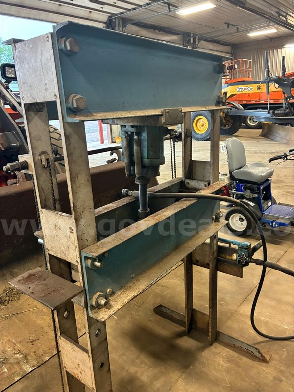 Hydraulic press.