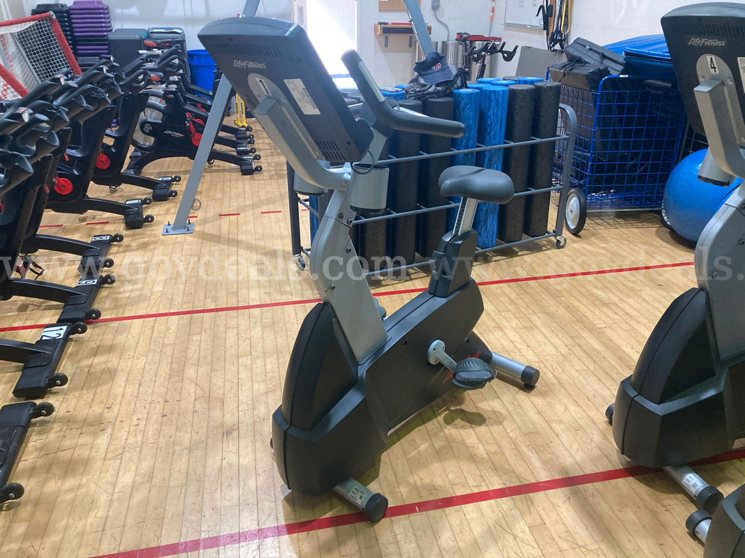 Life Fitness Integrity CLSC Upright Bike