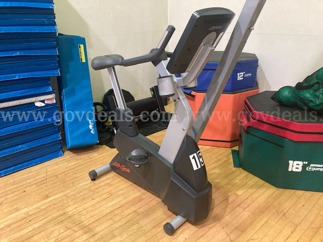 Life Fitness Integrity CLSC Upright Bike