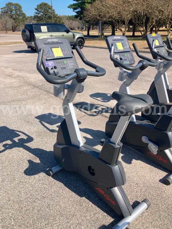 Life Fitness Integrity CLSC Upright Bike