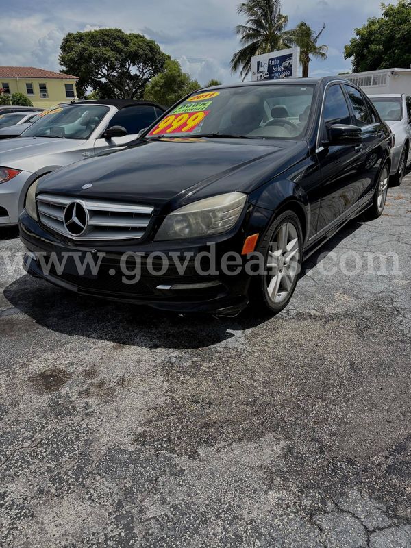 2011 Mercedes-Benz C-Class C300 Luxury Sedan