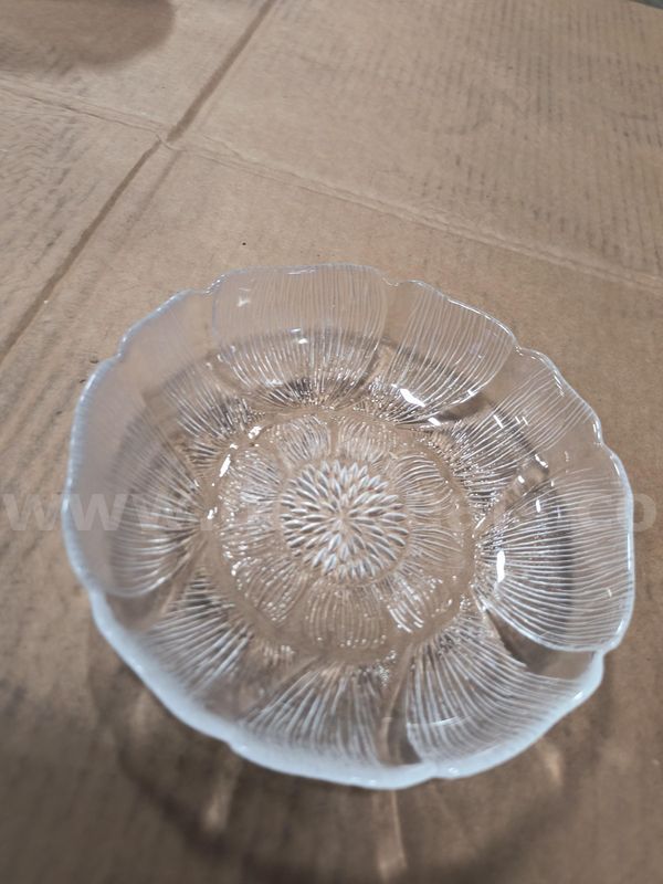 (118) small Glass bowls