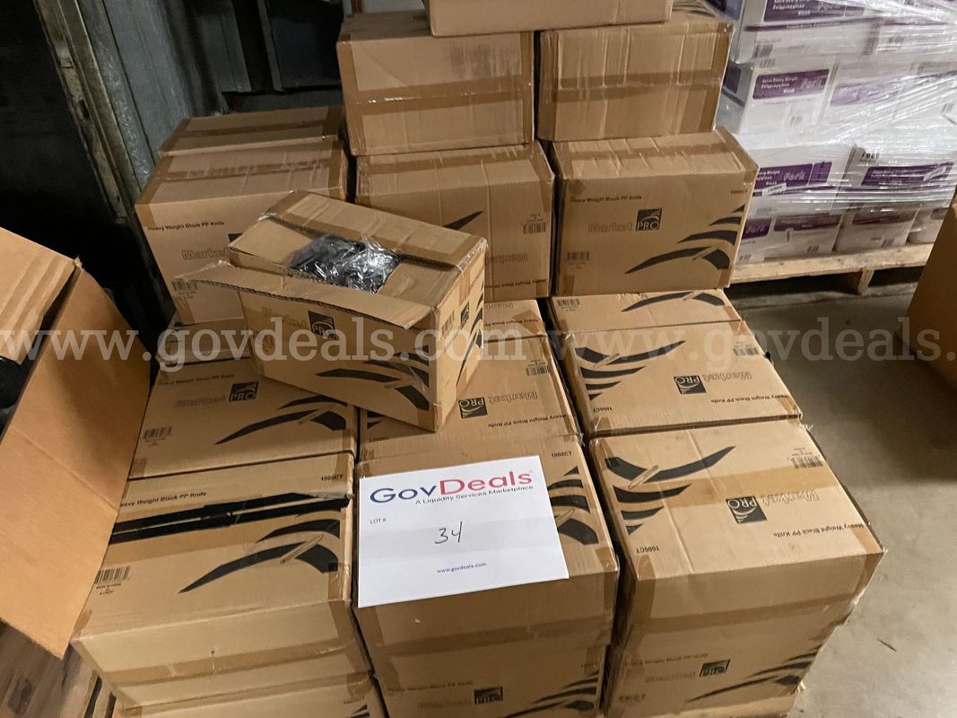Bulk Lot of New Plastic Knives– Approximately 38 Cases