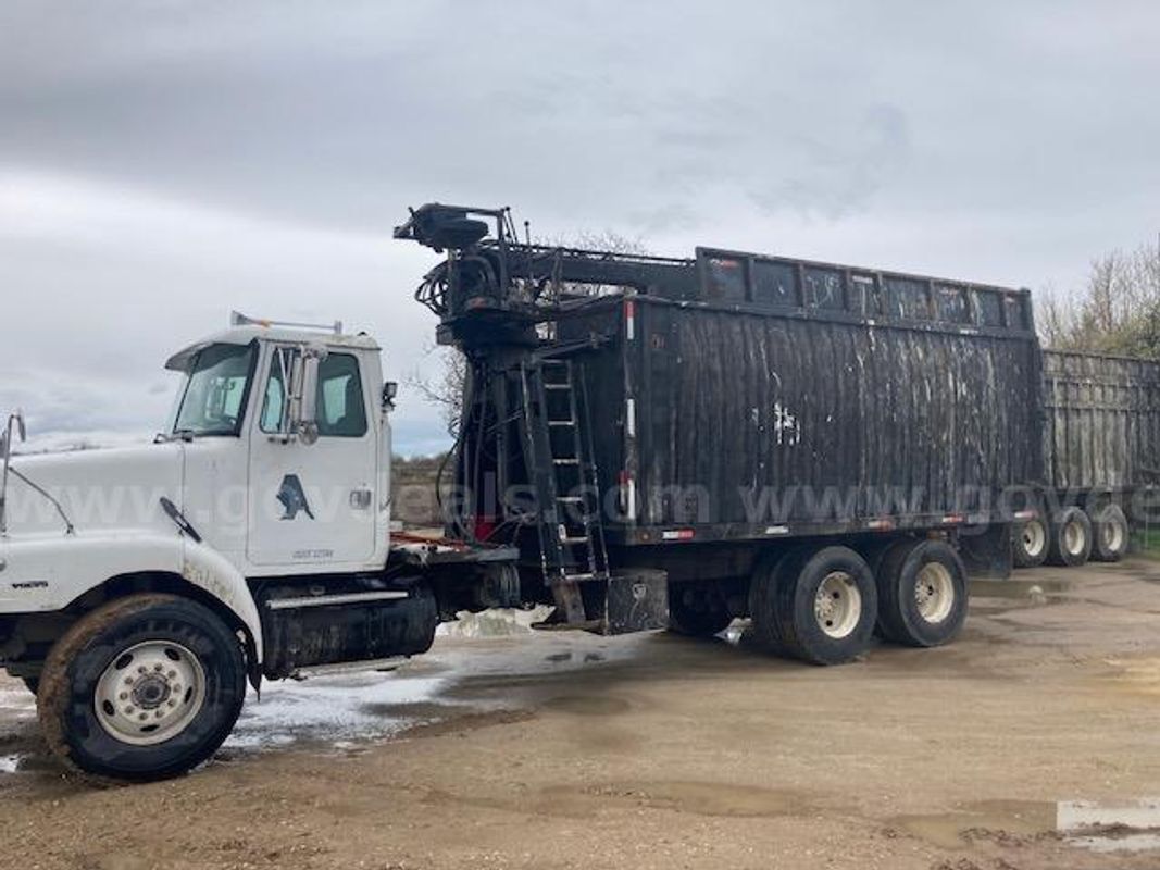 Knuckle Boom Mtd on 2000 Volvo WG T/A Refuse Truck