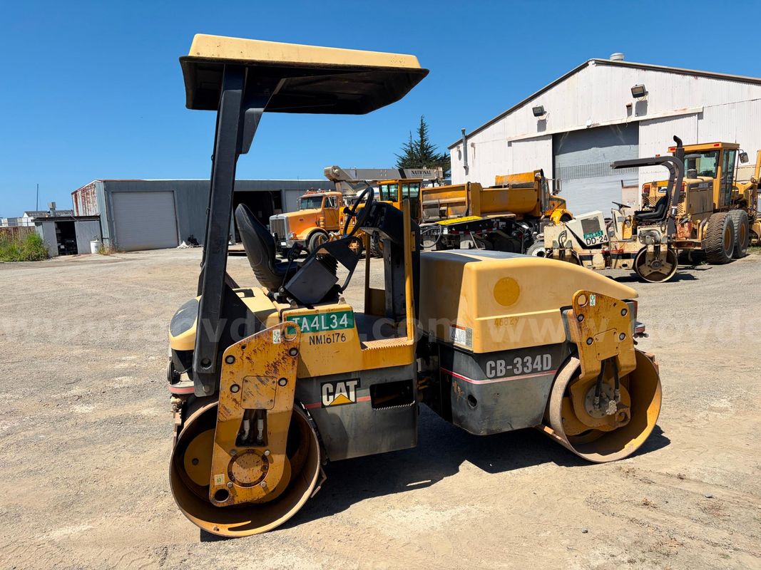 2001 CAT CB-334D