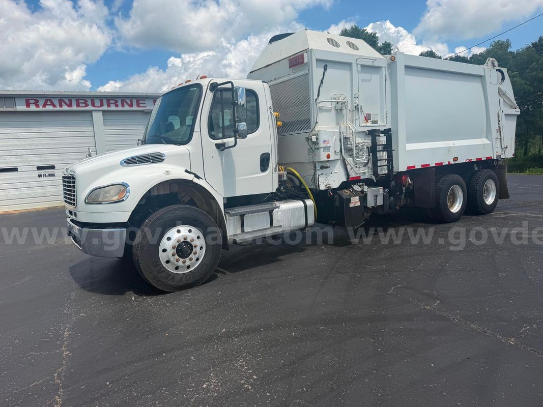 2017 Freightliner M2 106 W/Heil Durapack 28yd
