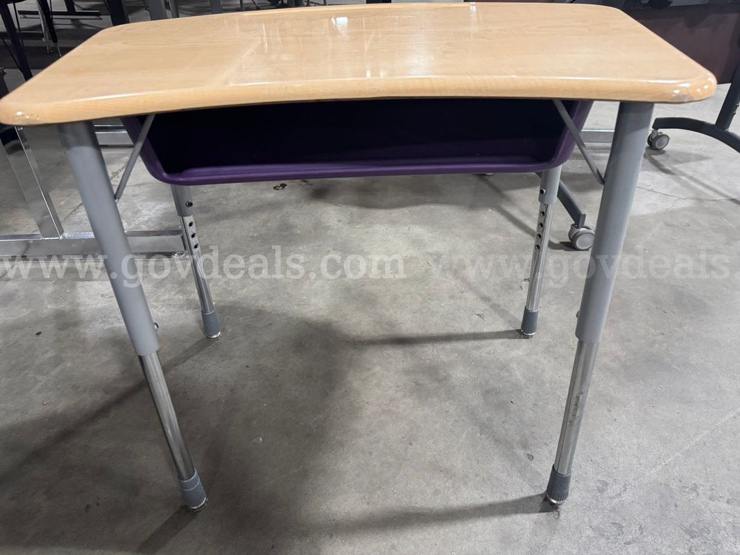 Student Desks Lot 1 (Qty 20)