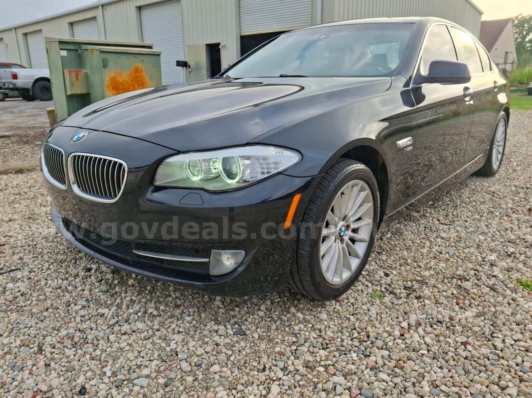 2011 BMW 5-Series. Can arrange shipping, just pay the driver at delivery.