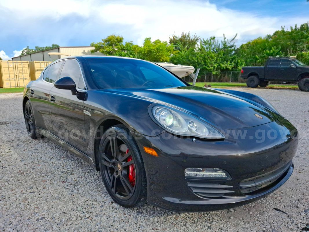 2010 Porsche Panamera S. Can arrange shipping, just pay the driver at delivery.