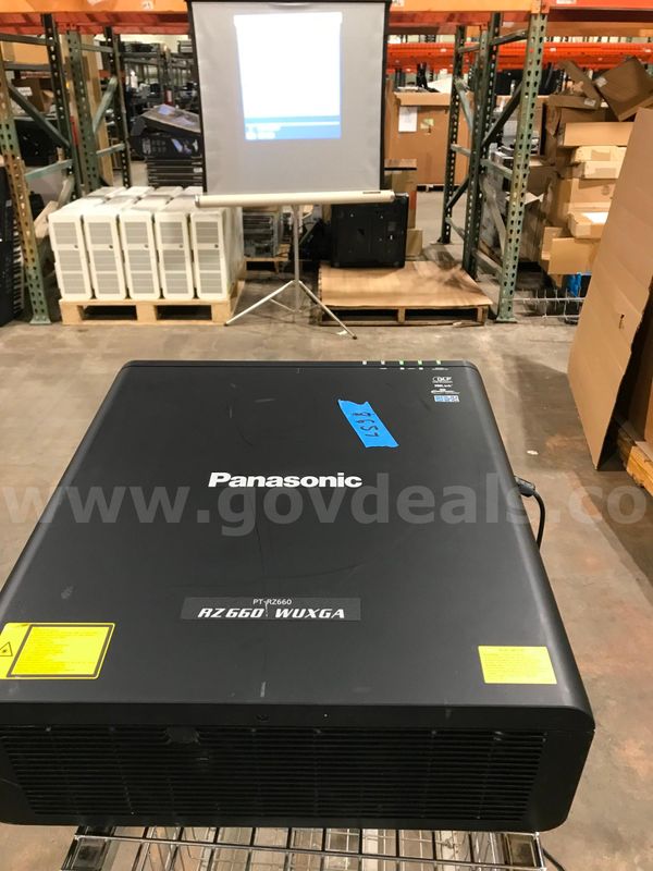 Panasonic Rz660b Wuxga Projector W/8657 Lamp Hrs.