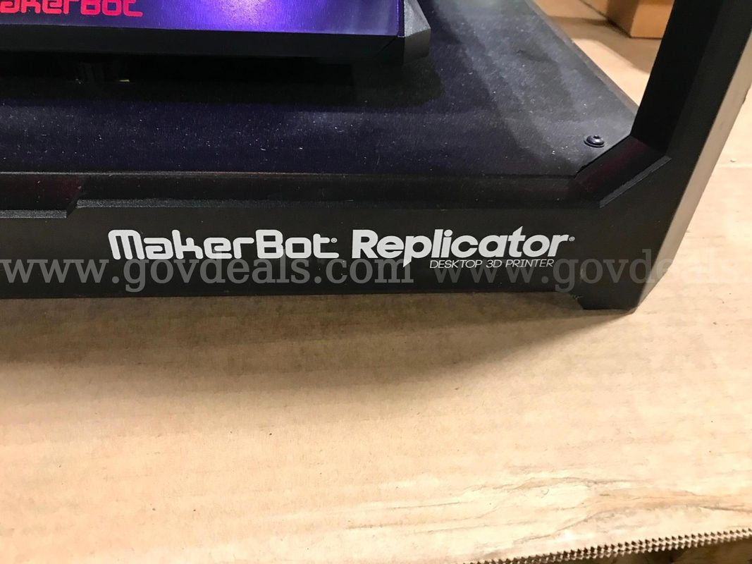 Makerbot Replicator Desk Top 3d Printer / Powers On