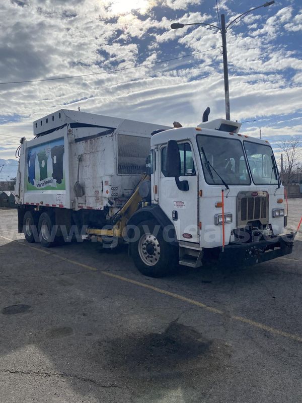 No Reserve - Work Ready 2015 Peterbilt 320 Heil Garbage Truck