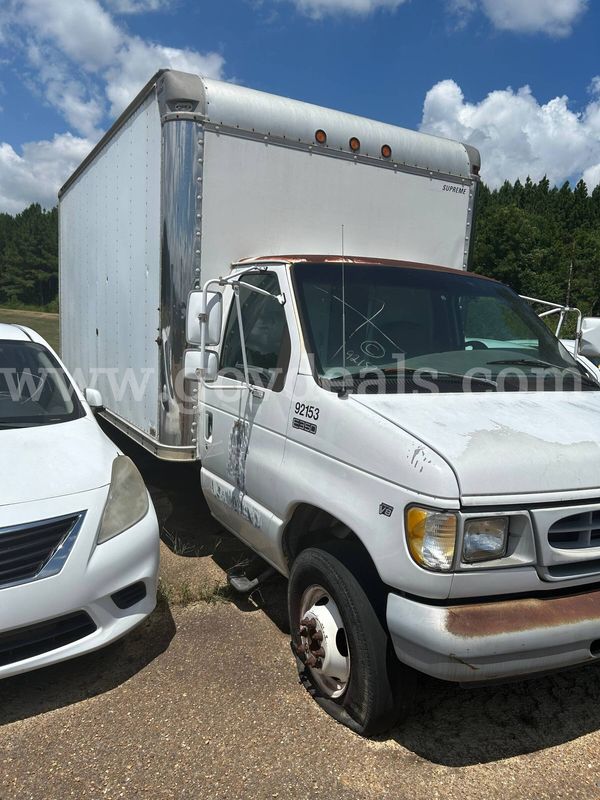 1998 Ford E-350 Box Truck. Bad transmission. Bad tires. No keys