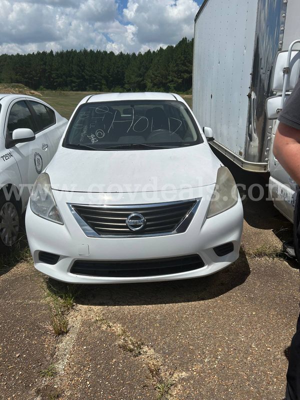 2014 Nissan Versa 1.6 S 5M