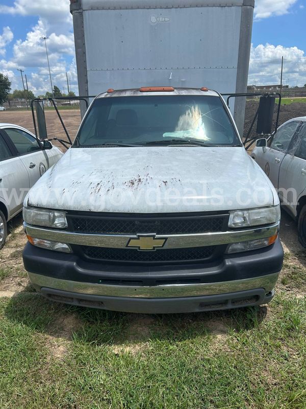 2002 Chevrolet Silverado 3500 Regular Cab 2WD Box Truck