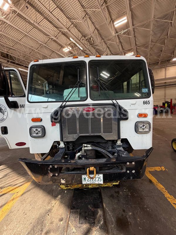 2019 Peterbilt 520, New Way Packer 31ASL with Cummins 8.9 ISL-G natural gas engine