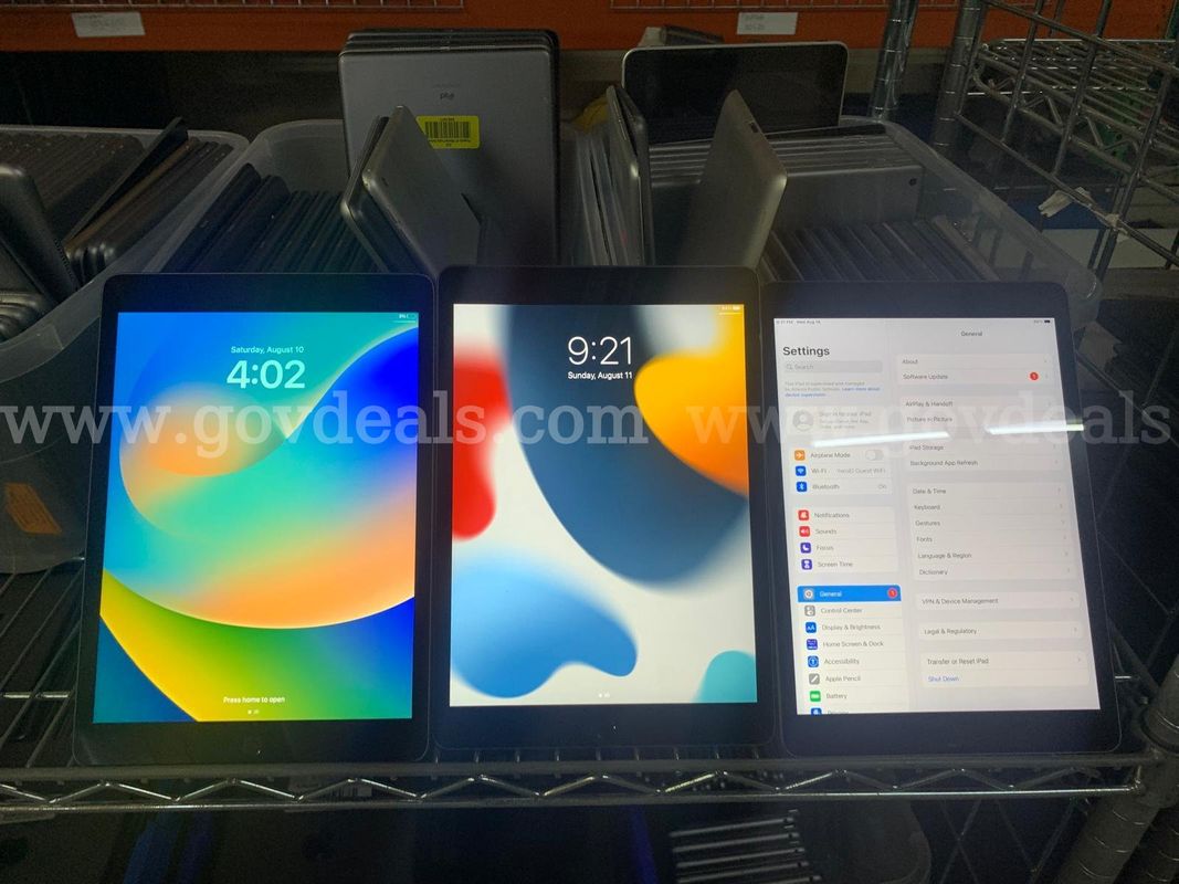Lot of assorted 421 Apple iPads