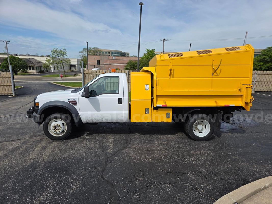 2009 Ford F-450 SD 4X4 w/Chipper Dump Box