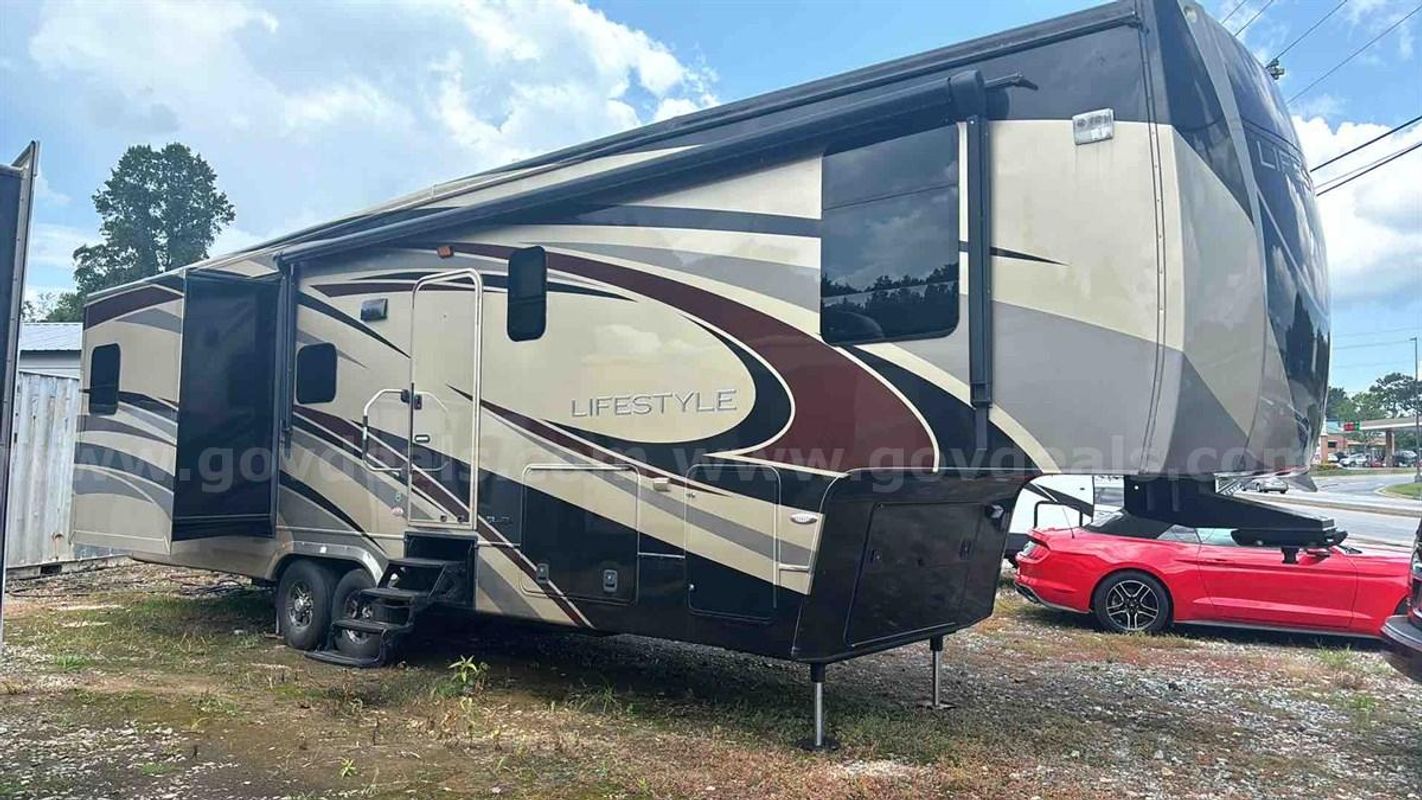 2013 Lifestyle L34SB3 5th Wheel Camper
